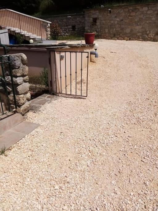 Studio Meuble Independant Tout Confort Classe 2** Aubenas Luaran gambar