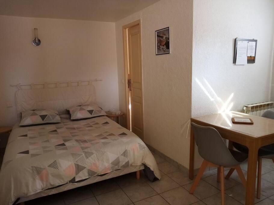Studio Meuble Independant Tout Confort Classe 2** Aubenas Luaran gambar