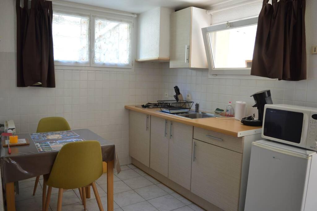 Studio Meuble Independant Tout Confort Classe 2** Aubenas Luaran gambar